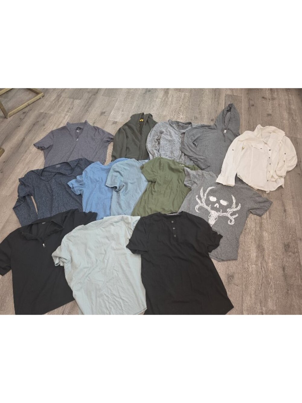 Men's Size Large 13 shirt lot. casual tee shirts long sleeve hoodie, bluevblack